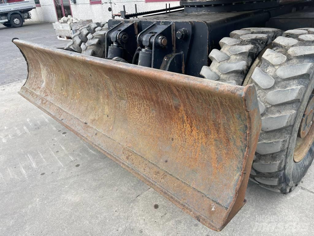 JCB JS 145 W 轮式挖掘机
