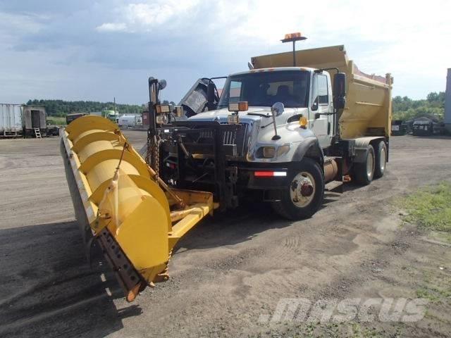 International 7400 推雪机