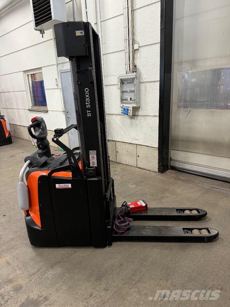 Toyota SPE140L 手推堆垛车