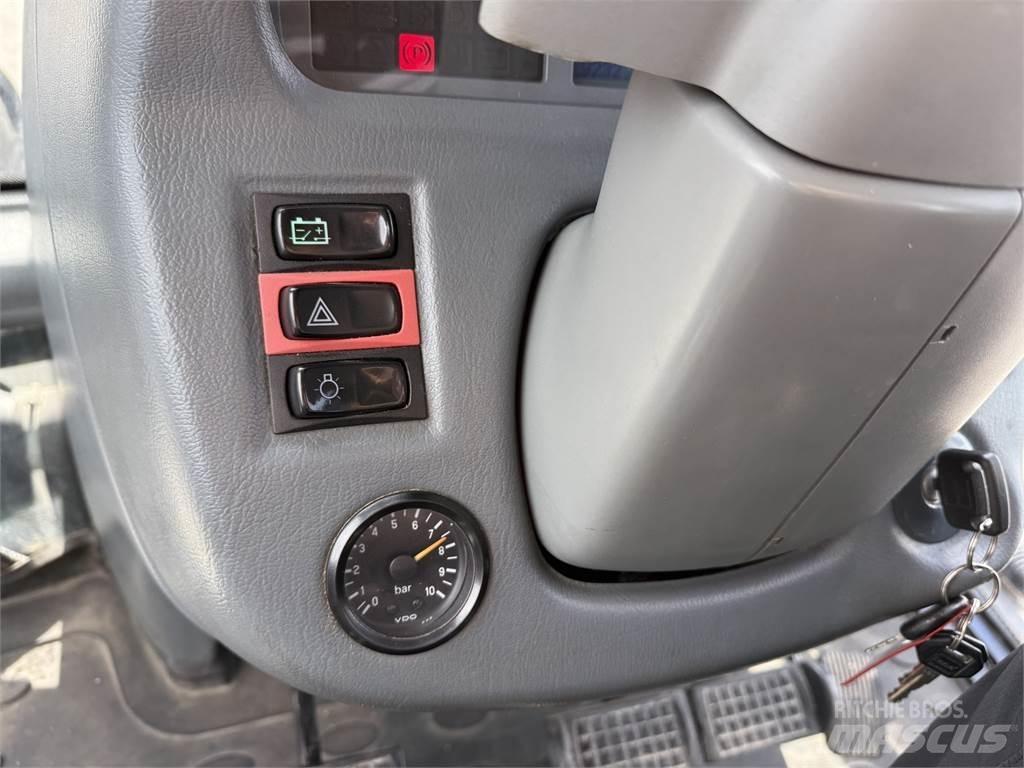 Valtra T203 拖拉机/农用车