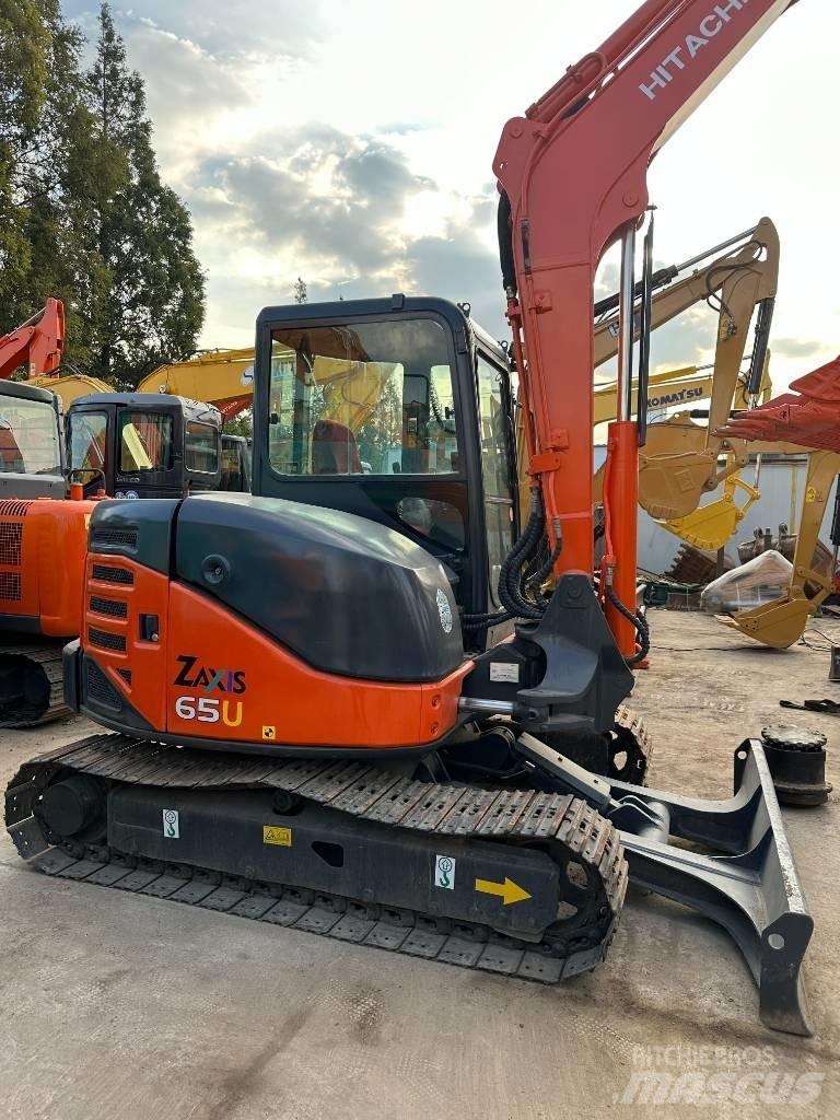 Hitachi ZX 65 小型挖掘机