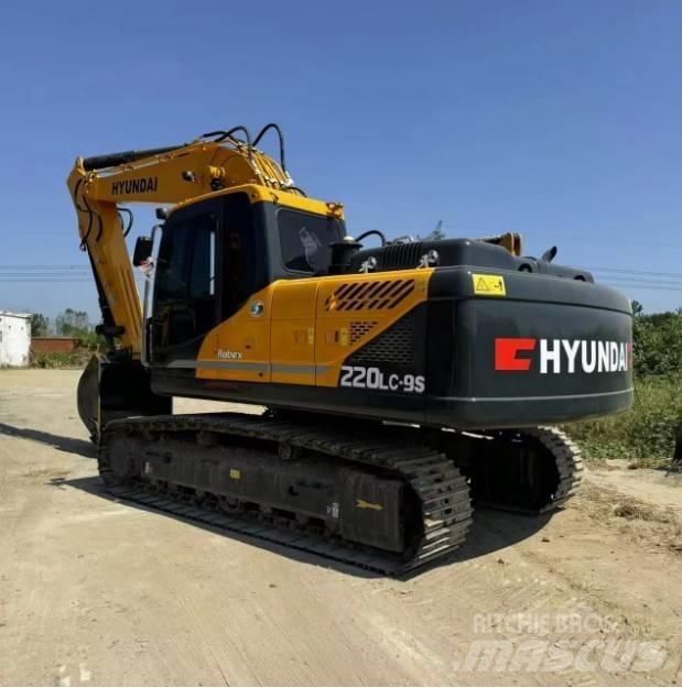 Hyundai R220-9S 履带挖掘机