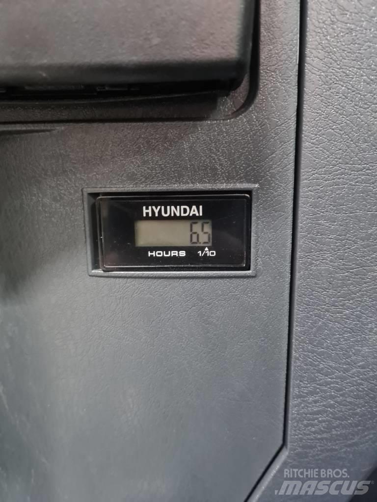 Hyundai R60CR-9A 小型挖掘机