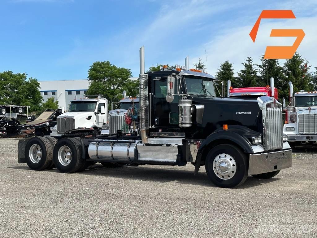 Kenworth W 900 牵引车