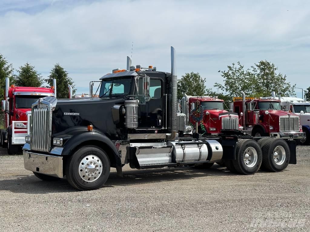 Kenworth W 900 牵引车