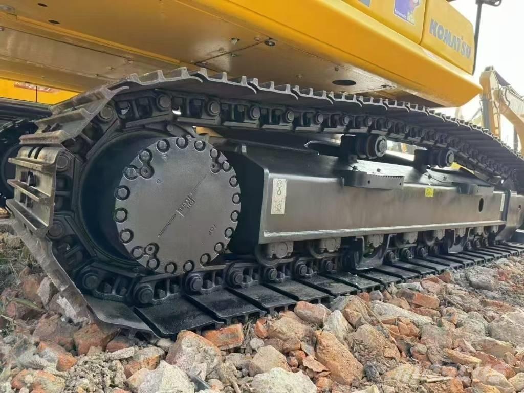 Komatsu 220-8 履带挖掘机