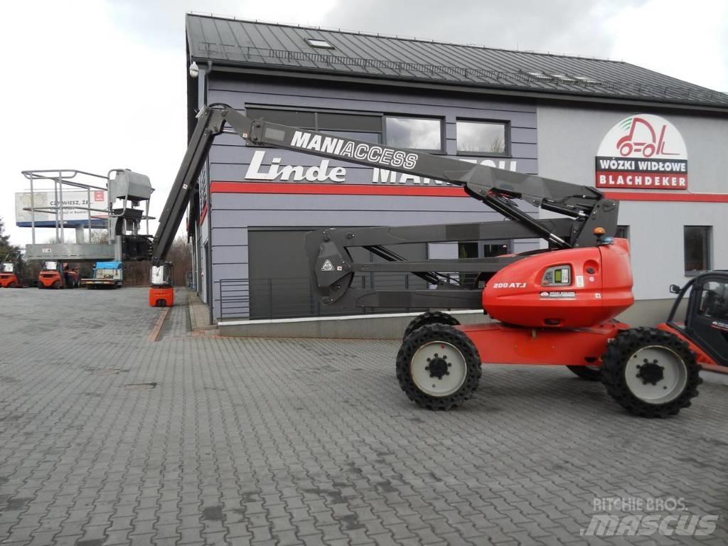 Manitou 200 ATJ 自走式伸缩臂升降机