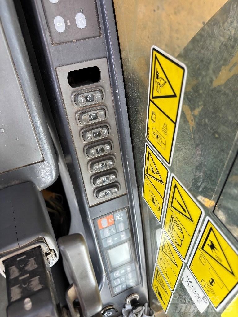 CAT 323 D LN 履带挖掘机