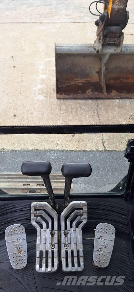 JCB JS 131 LC 履带挖掘机