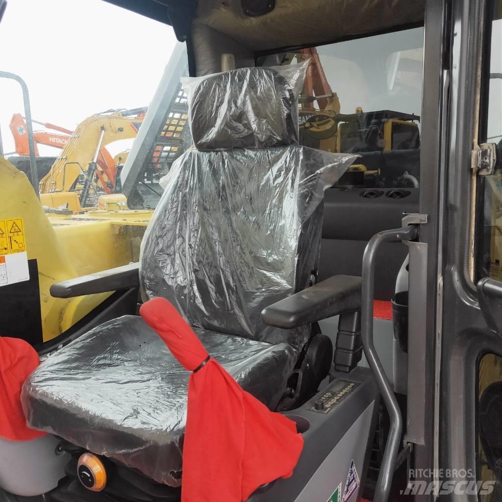 Komatsu PC200-8 履带挖掘机