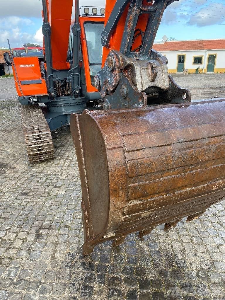 Doosan DX 220 NLC 履带挖掘机