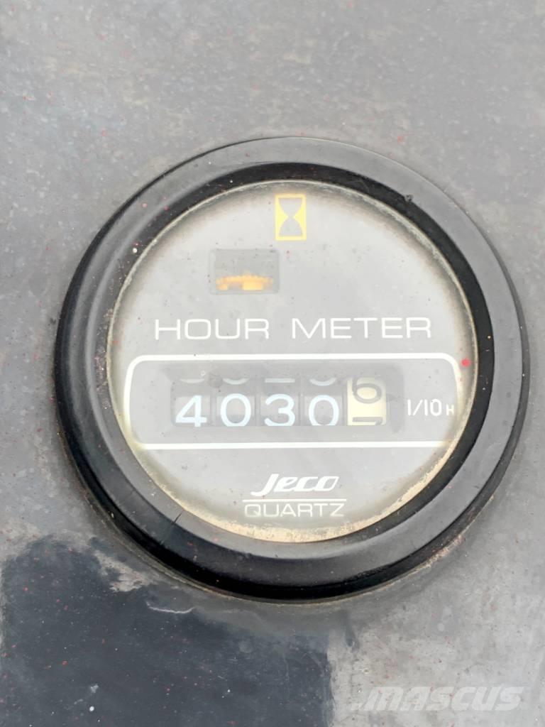 Unic URW 376 轻小型起重机