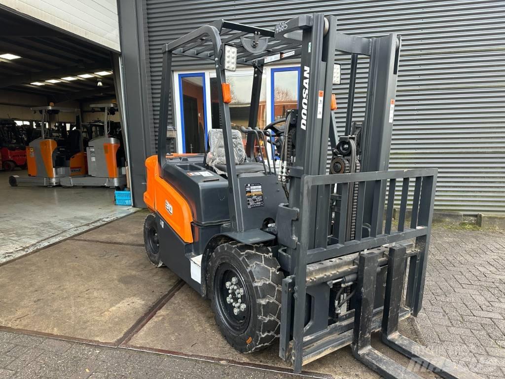Doosan D30NX 柴油叉车