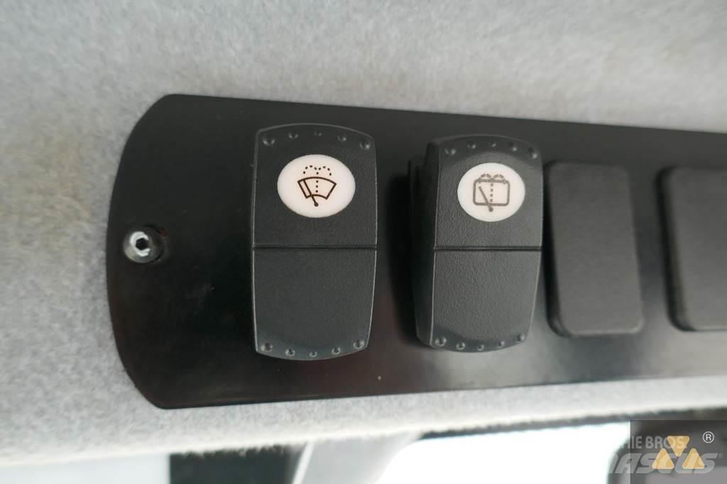 CAT CB10 双轮压路机