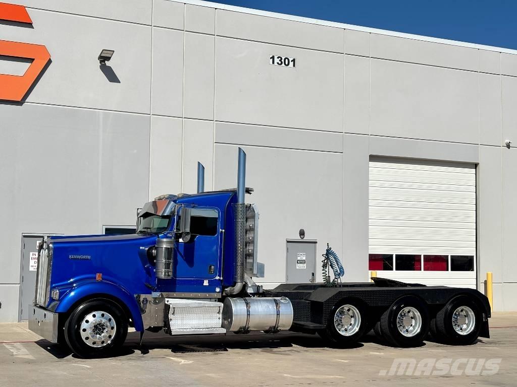 Kenworth W900 牵引车