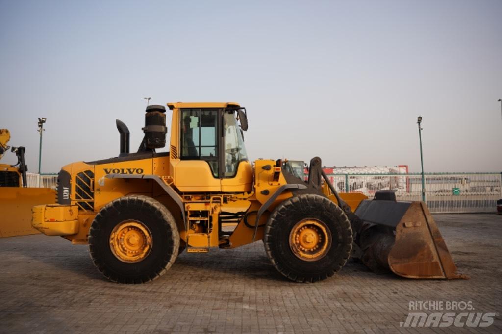 Volvo L 120 F 轮式装载机
