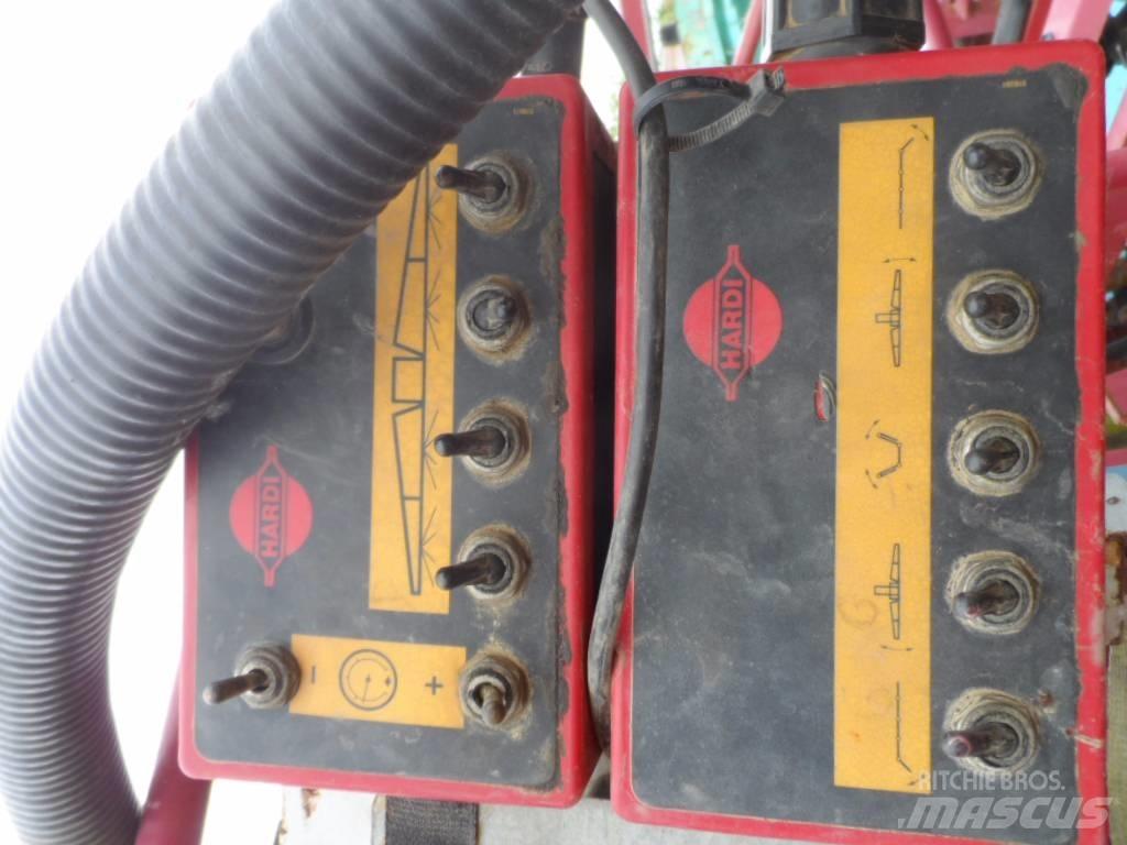 Hardi TZ2500 牵引式喷雾机