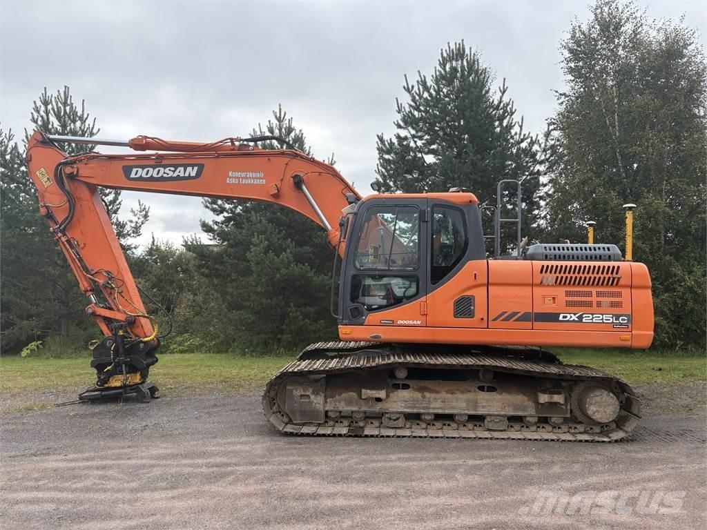 Doosan DX225LC-3 履带挖掘机