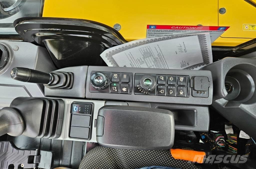 CAT 302.7 CR 小型挖掘机