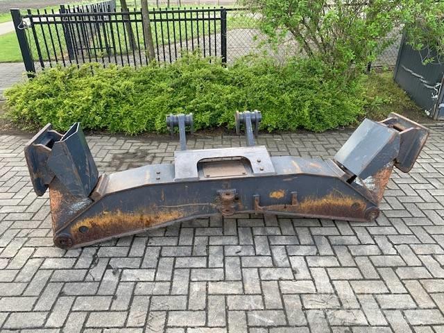 Doosan Outriggers 底盘和悬架
