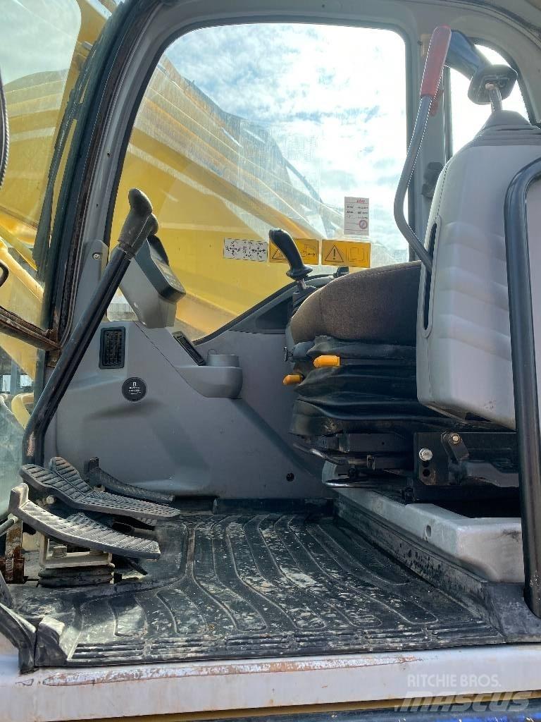 New Holland E 305 履带挖掘机