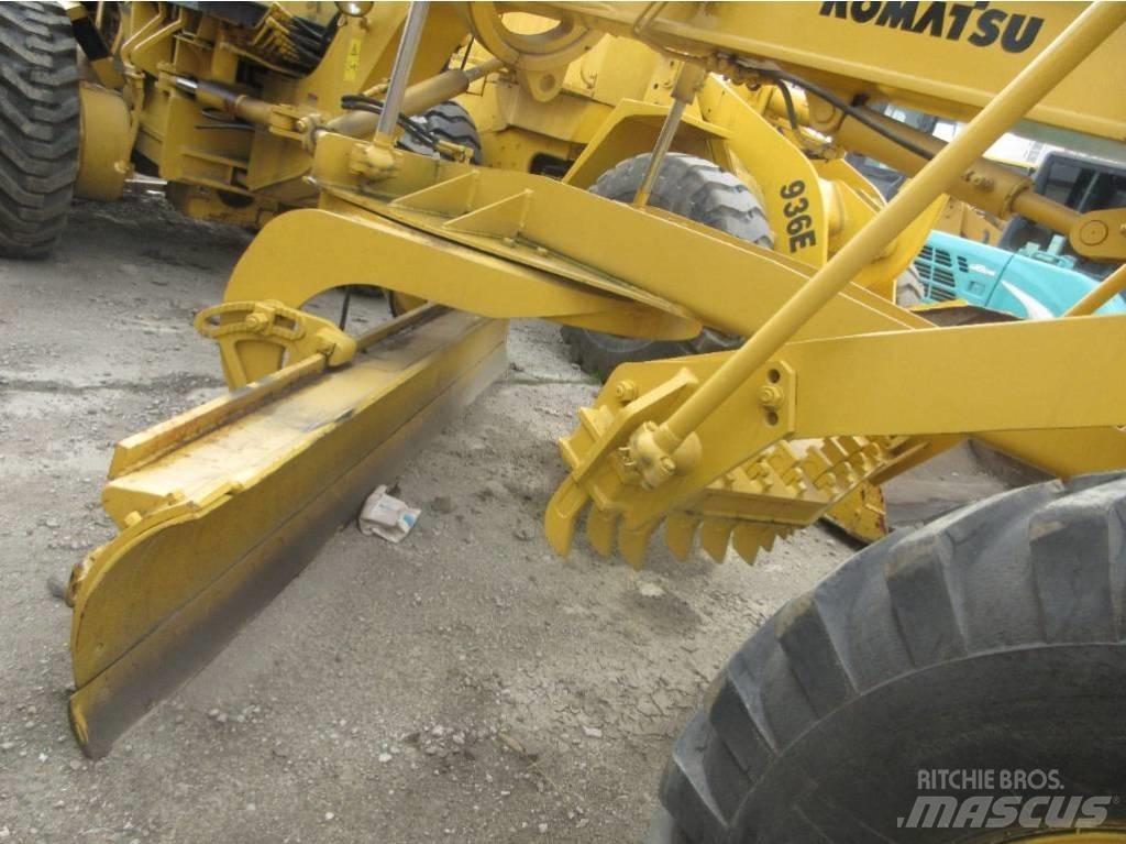 Komatsu GD 623 平地机/推土机