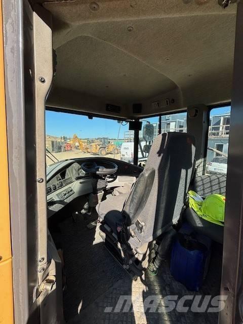 Volvo A 25 F 铰接式自卸车