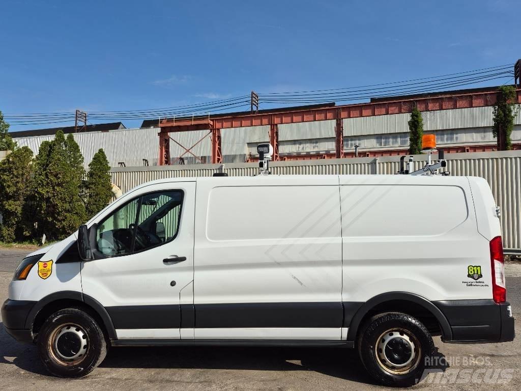 Ford Transit 250 大型面包车
