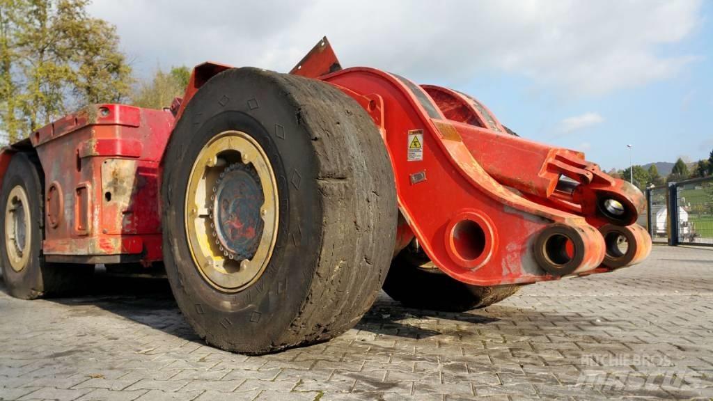 Sandvik LH208 地下装载机