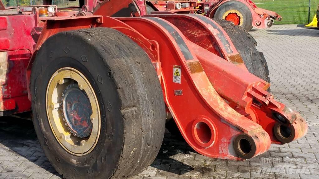 Sandvik LH208 地下装载机