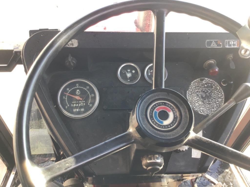 International 684 拖拉机/农用车