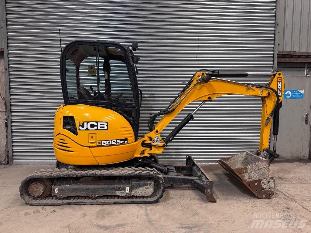 JCB 8025 ZTS 小型挖掘机