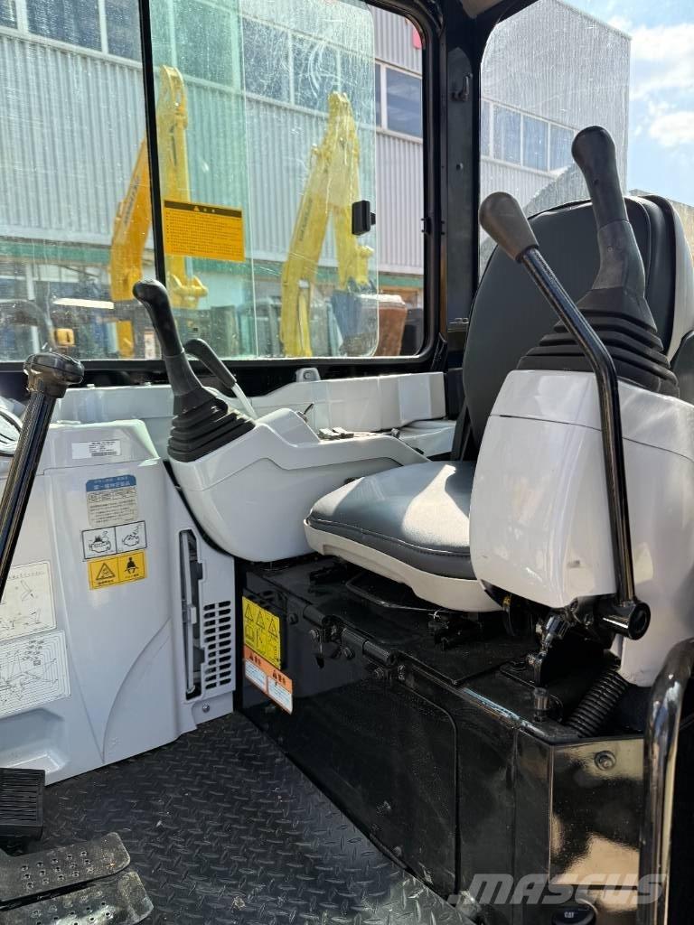 CAT 303.5E 小型挖掘机