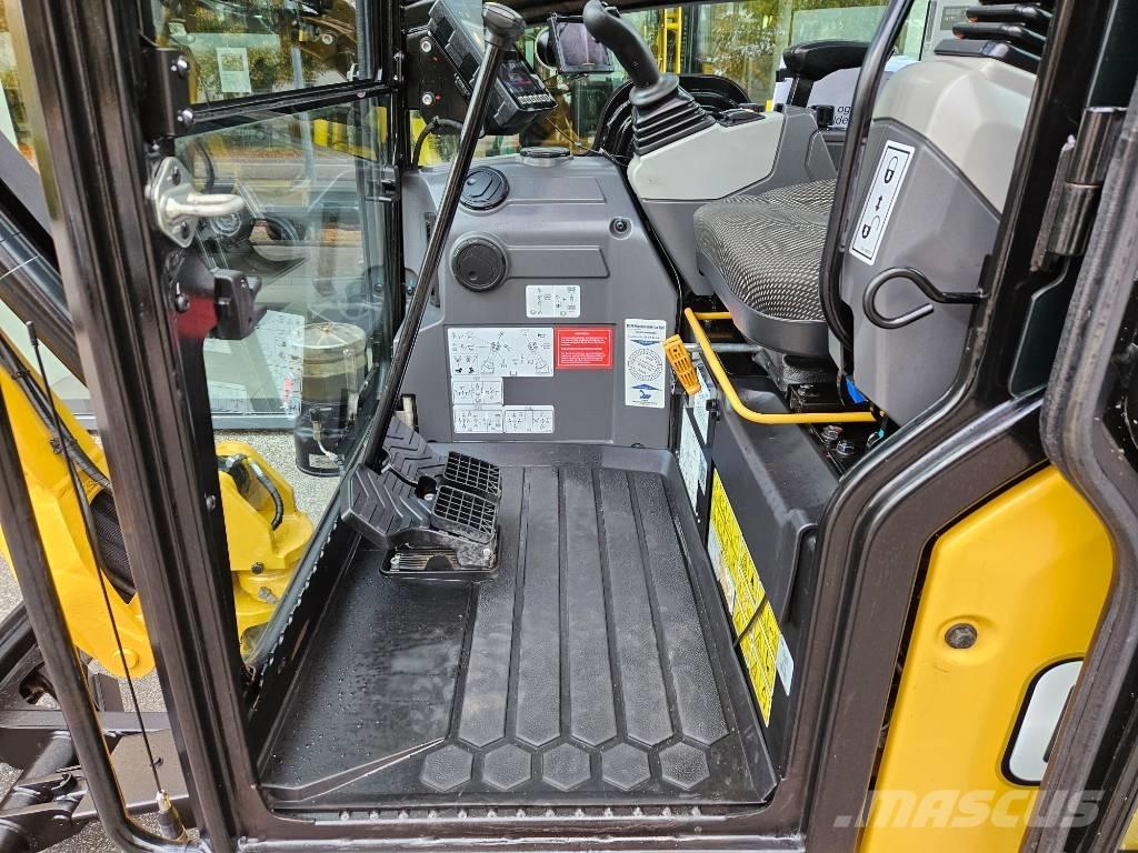 CAT 301.8 小型挖掘机