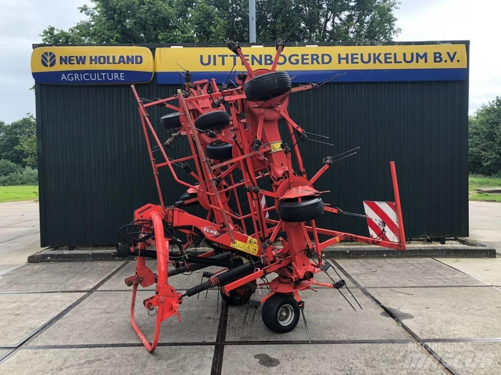 Kuhn GF 8702 犁耙和摊草机