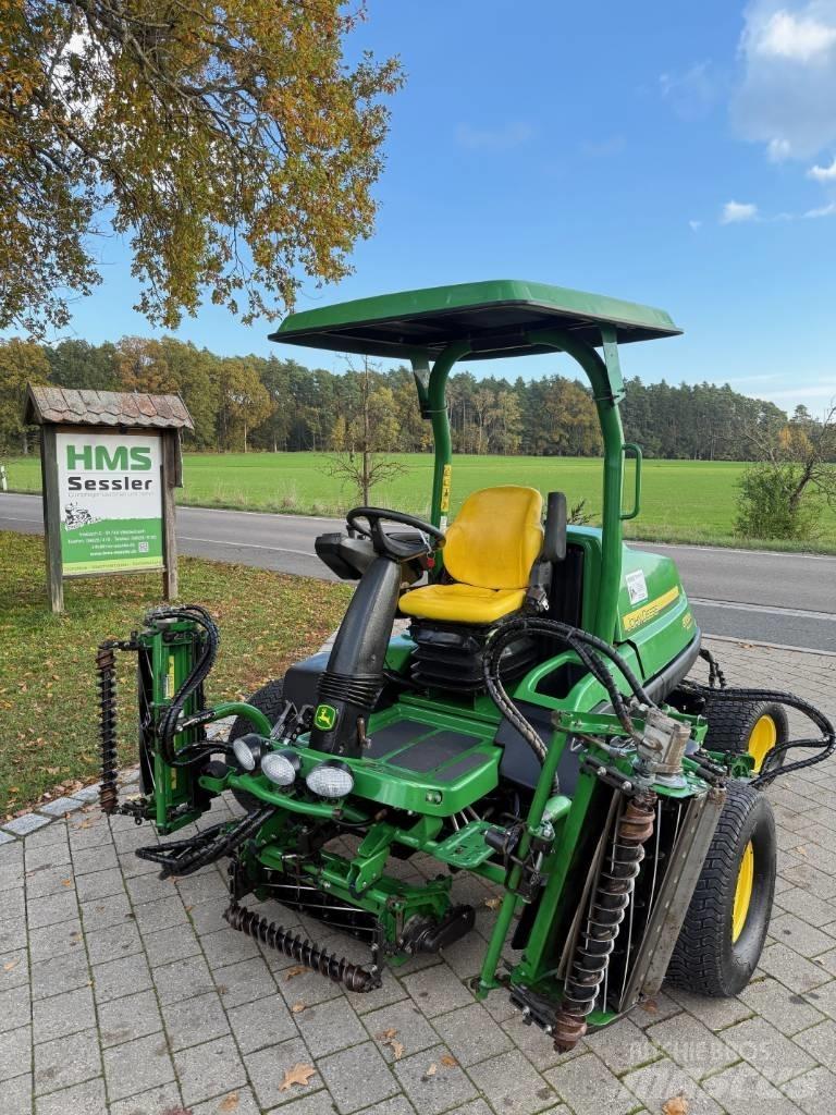John Deere 8700 A 球道割草机