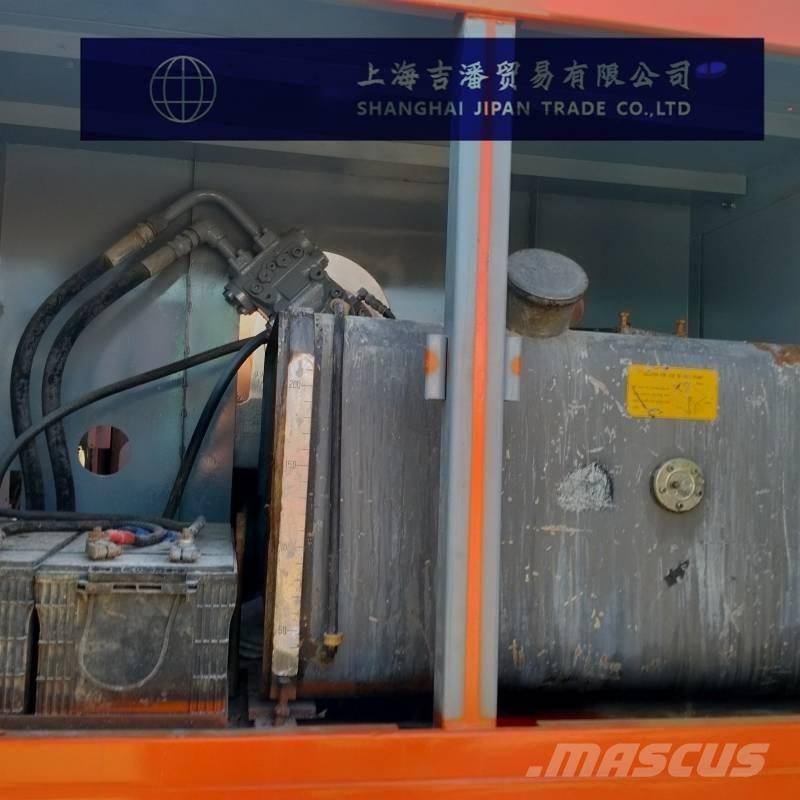 Hitachi KH 150-3 履带起重机