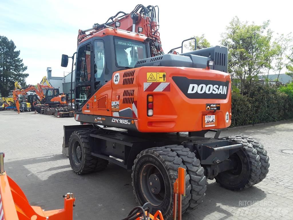Doosan DX 165 W-5 轮式挖掘机