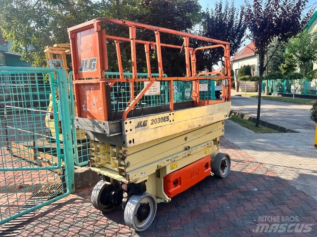 JLG 2030ES     V-3450 客货电梯
