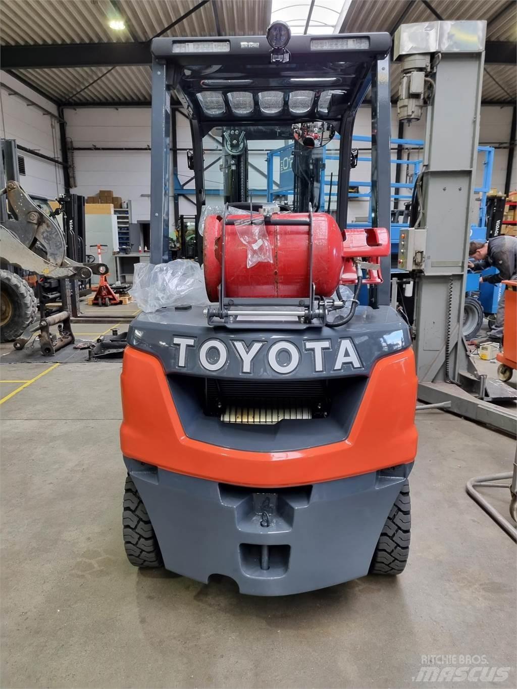 Toyota 02-8FGF25 天然气叉车