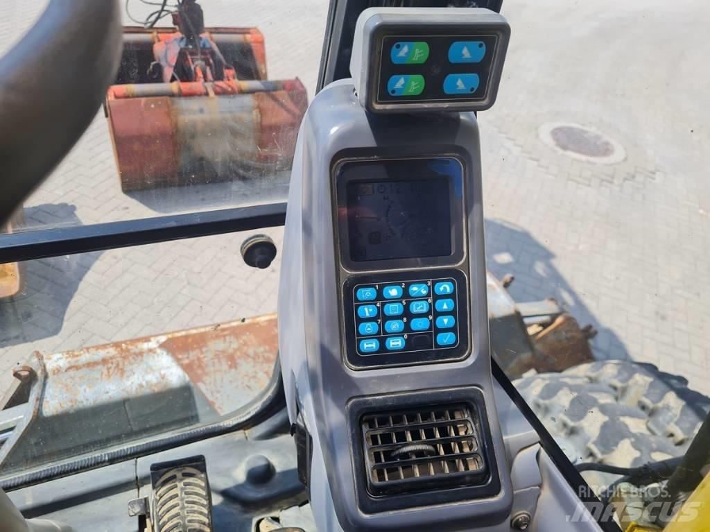 Komatsu PW 140-7 轮式挖掘机