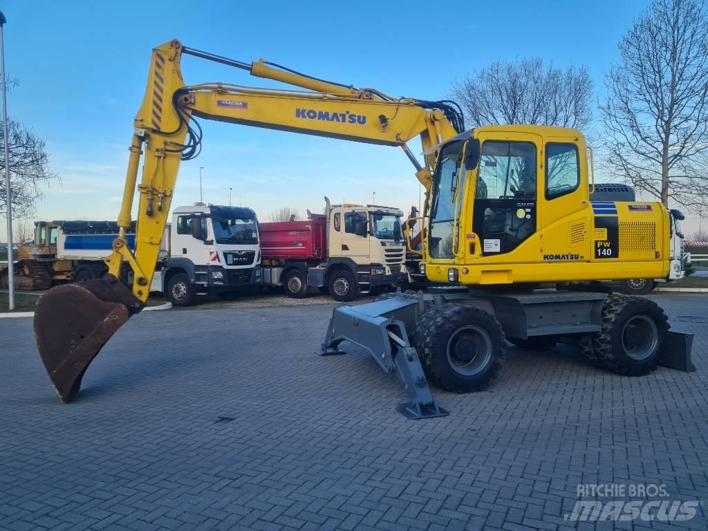 Komatsu PW 140-7 轮式挖掘机
