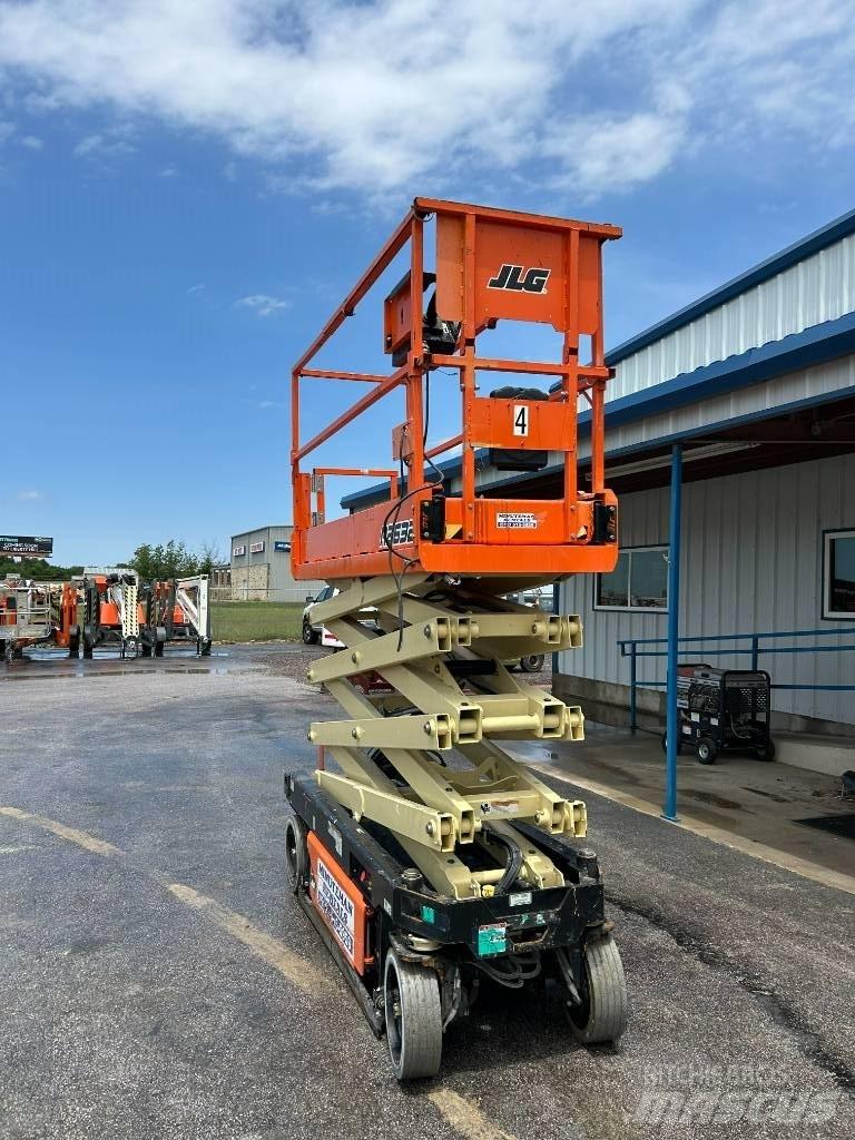 JLG R2632 剪叉式升降机