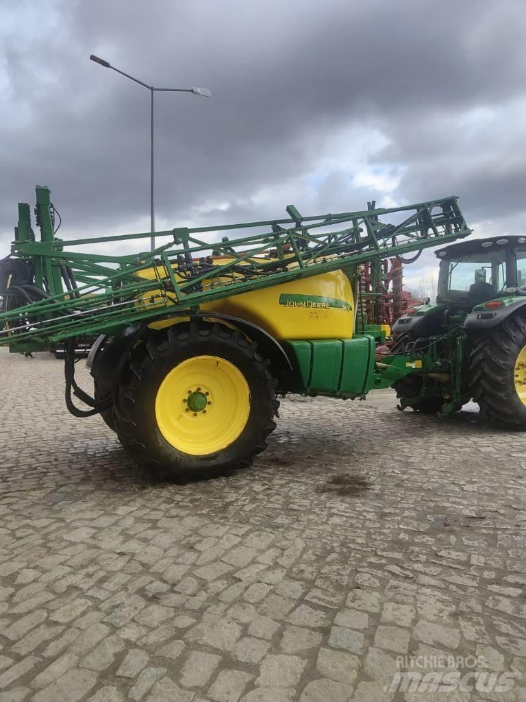 John Deere R740i 牵引式喷雾机