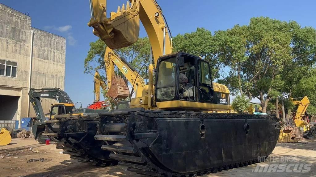 CAT 320 C 水陆两栖挖掘机