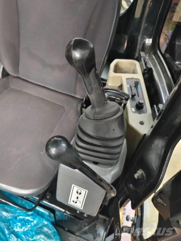 CAT 303.5E 小型挖掘机