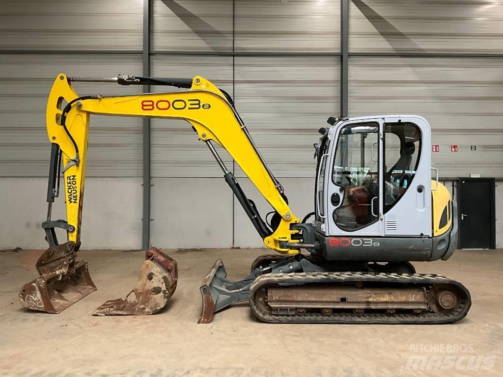 Neuson 8003 中型挖掘机
