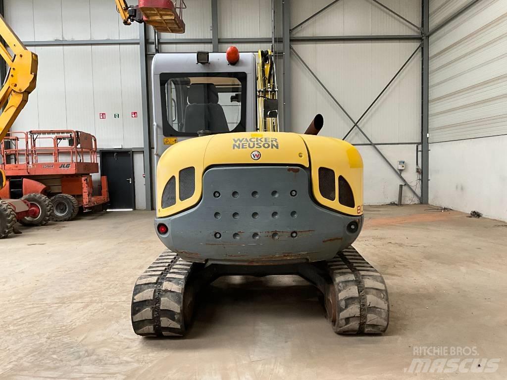 Neuson 8003 中型挖掘机