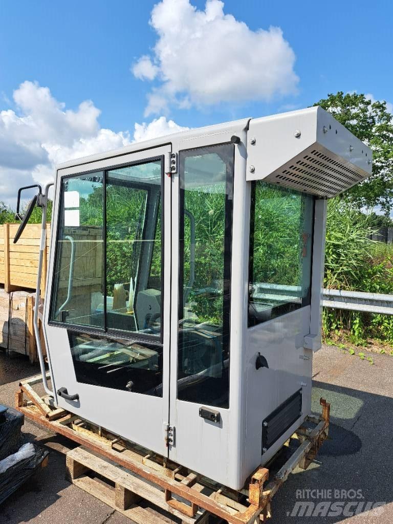 Fuchs D & E Cabin 驾驶室与内部