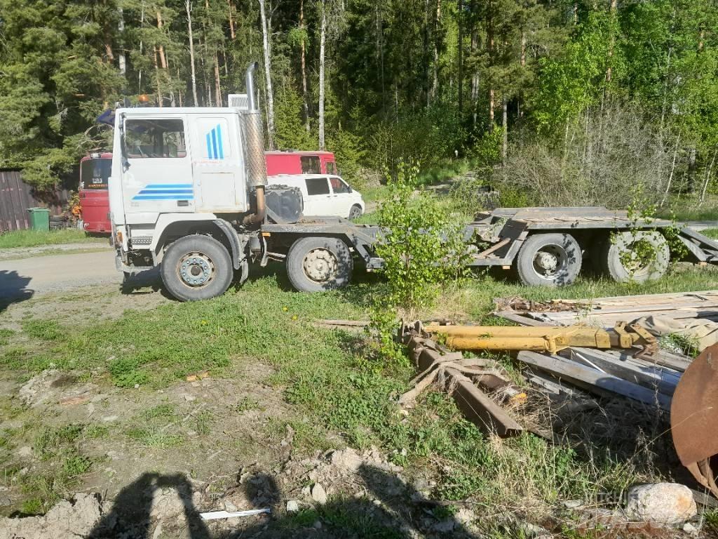 Volvo F12 平板栏板货车